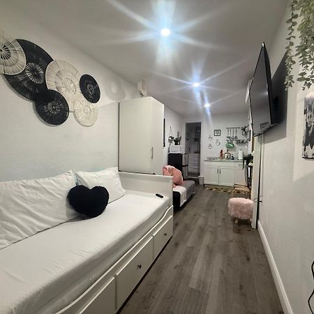 Tiny Place W Private Hot Jacuzzi 7 Min To Miami International Airport Bagian luar foto