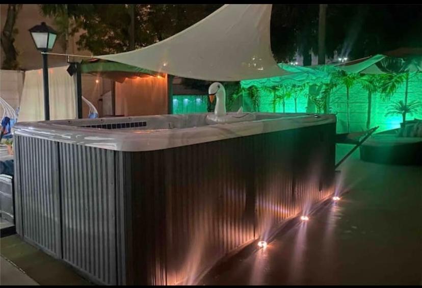 Tiny Place W Private Hot Jacuzzi 7 Min To Miami International Airport Bagian luar foto