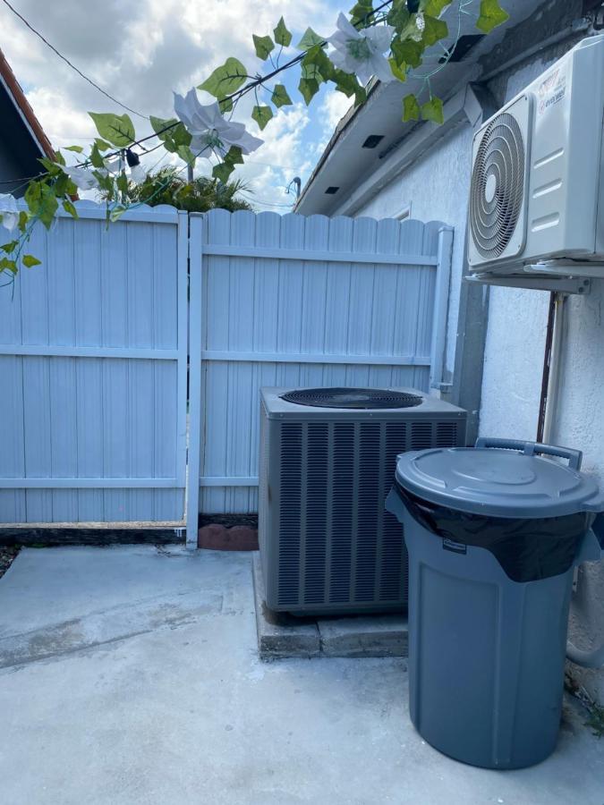 Tiny Place W Private Hot Jacuzzi 7 Min To Miami International Airport Bagian luar foto