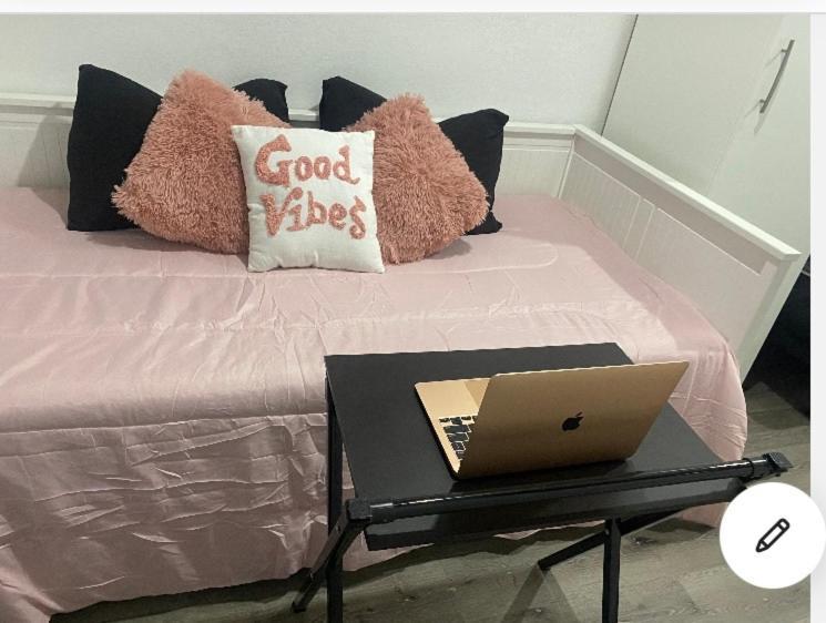 Tiny Place W Private Hot Jacuzzi 7 Min To Miami International Airport Bagian luar foto