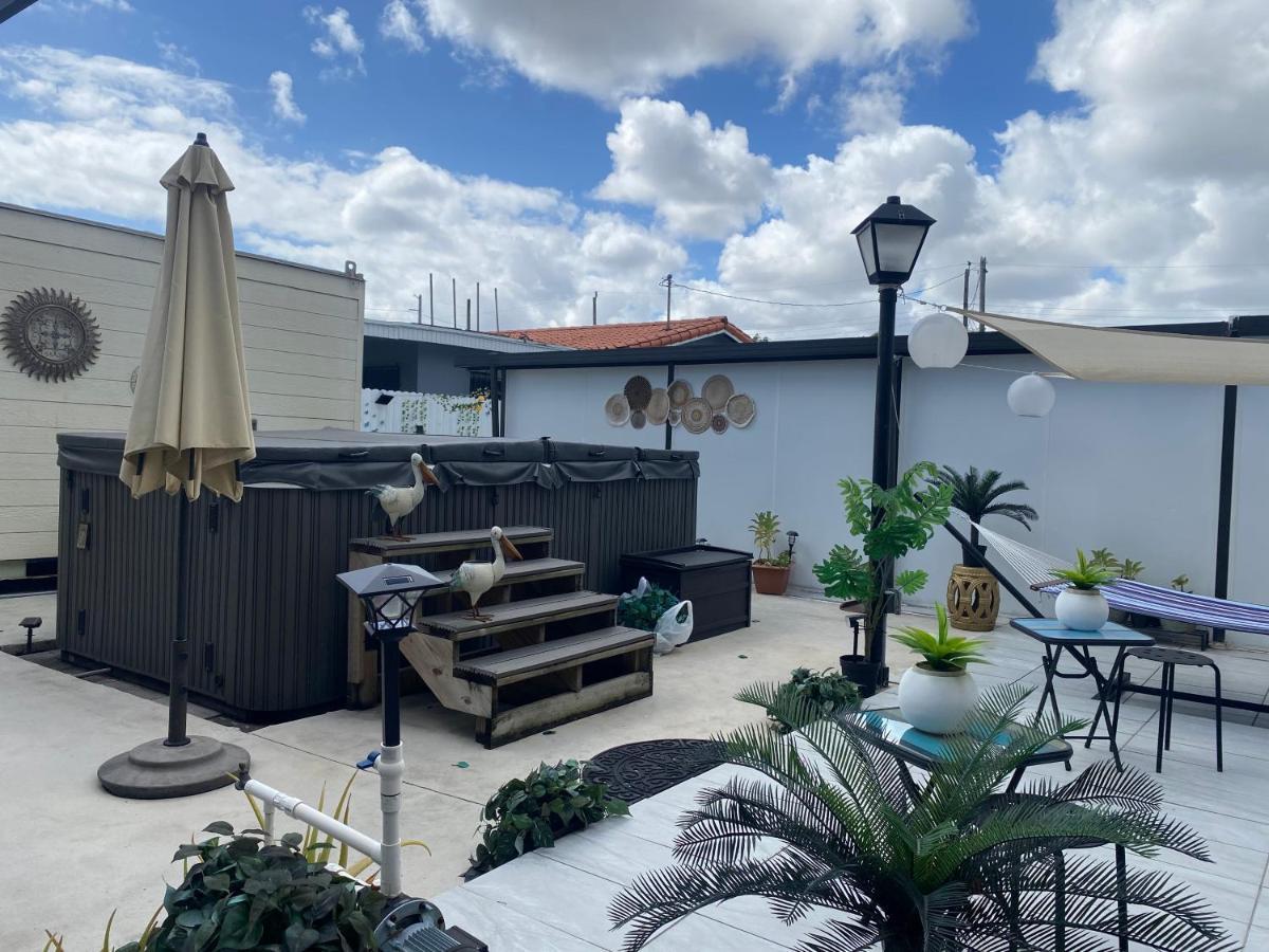 Tiny Place W Private Hot Jacuzzi 7 Min To Miami International Airport Bagian luar foto