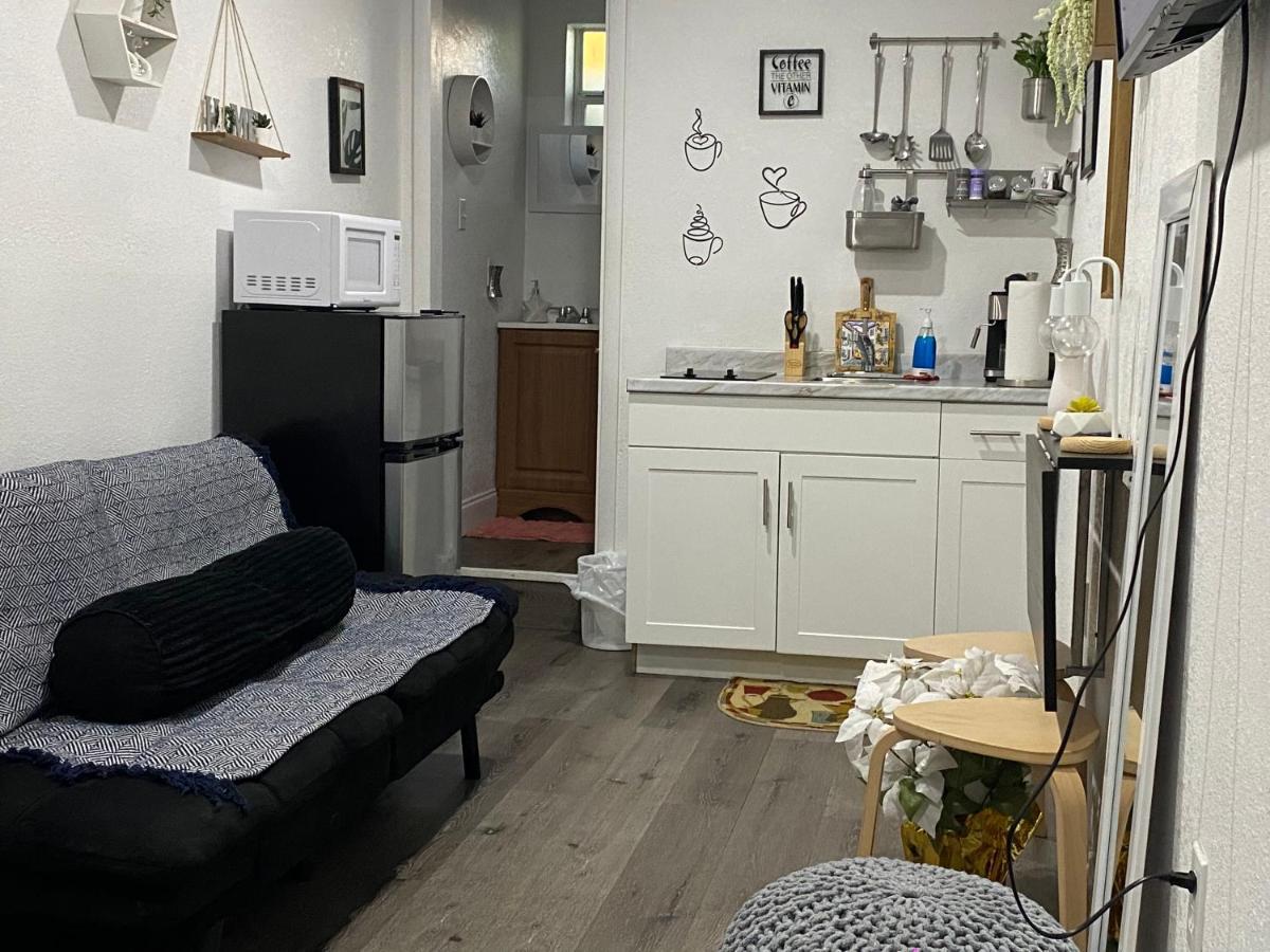 Tiny Place W Private Hot Jacuzzi 7 Min To Miami International Airport Bagian luar foto