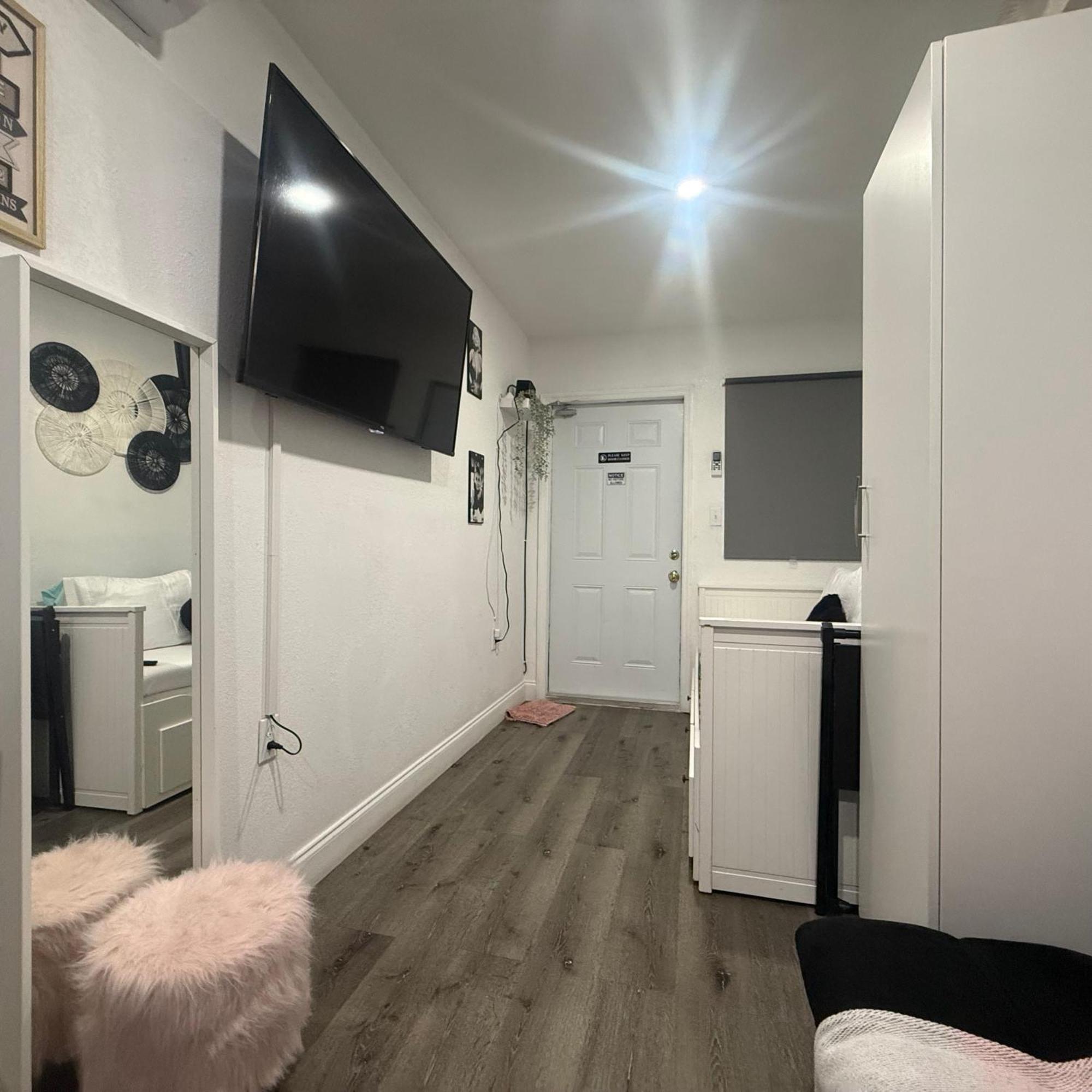 Tiny Place W Private Hot Jacuzzi 7 Min To Miami International Airport Bagian luar foto